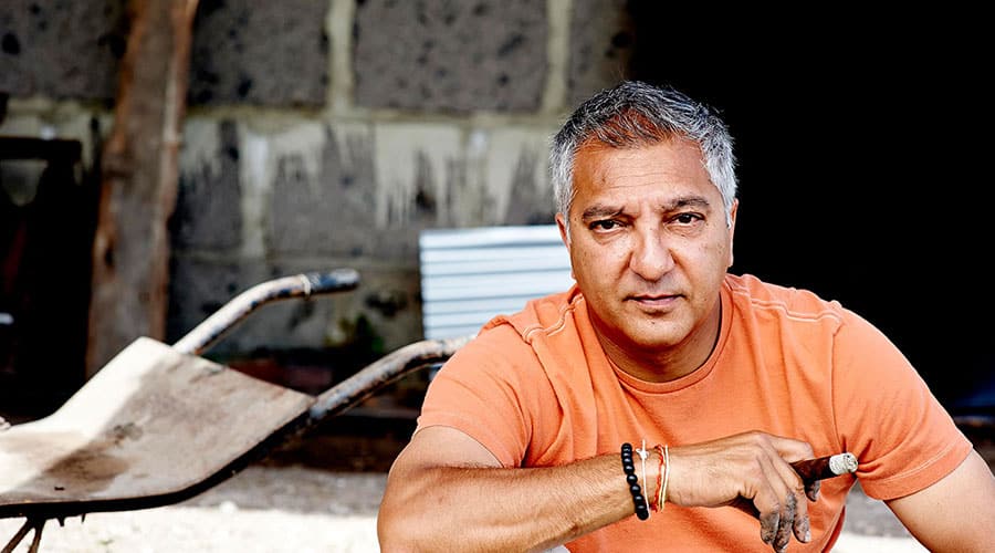 Cigar-Maker-Rocky-Patel